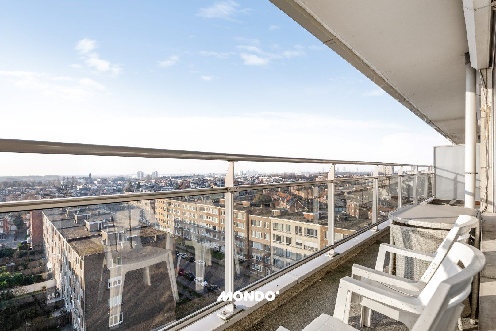 Gerenoveerd appartement met een mooi uitzicht! foto 12