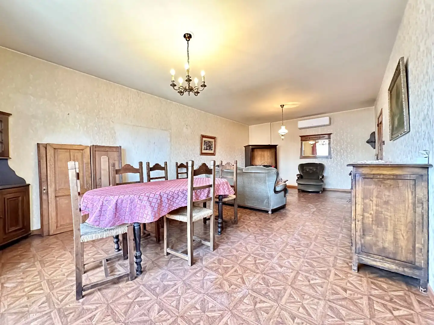 Ruim en centraal gelegen appartement in Tongeren met 2 slaapkamers, terras, garage en berging foto 6