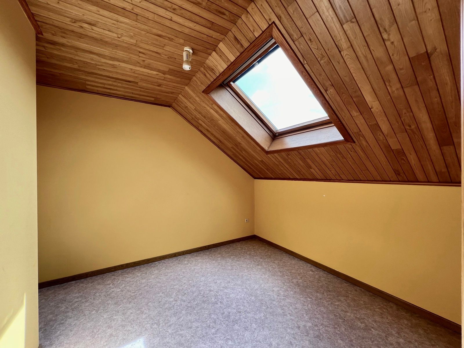 Ruime lichtrijke woning te huur foto 25