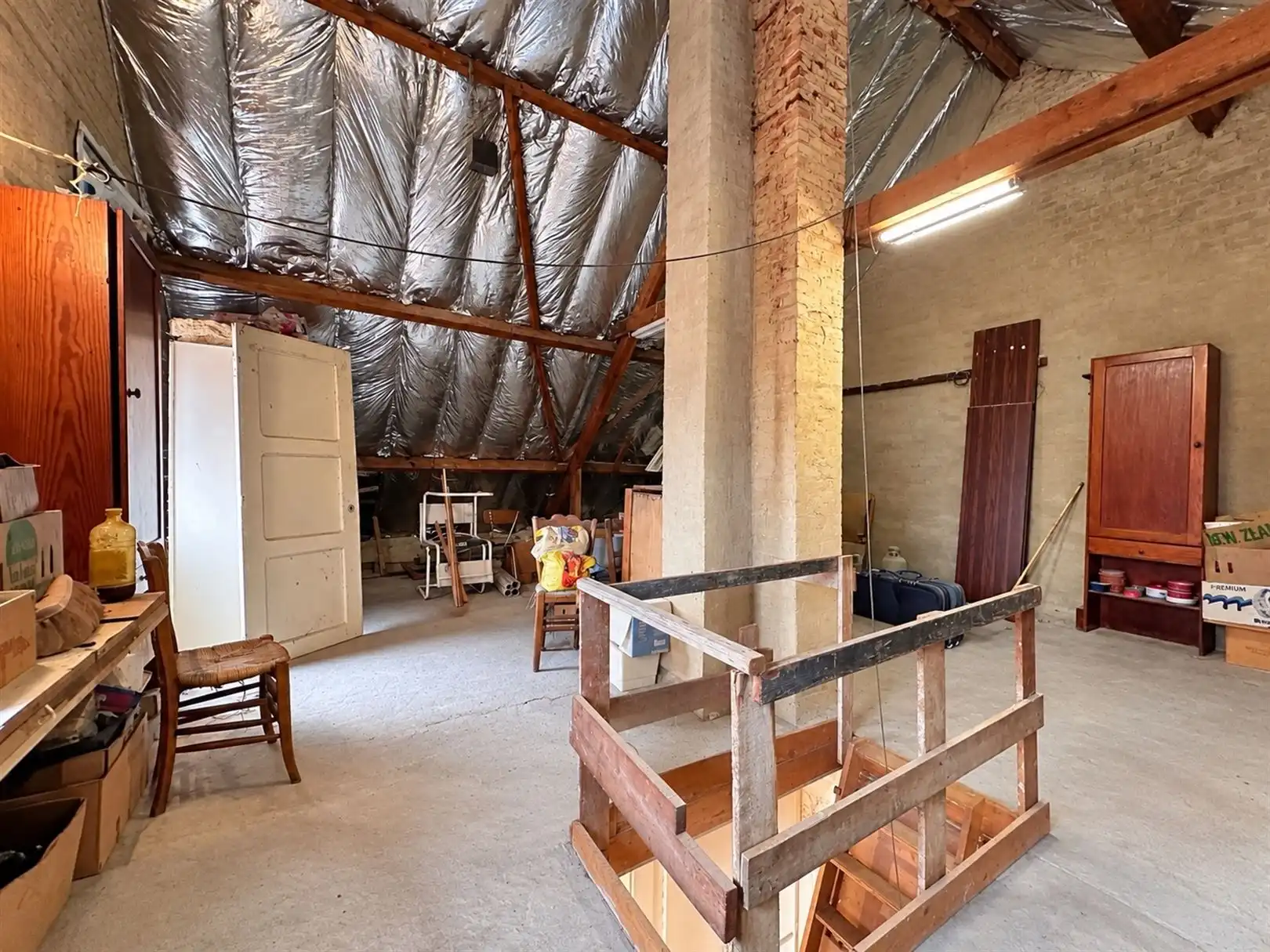 Te renoveren gezinswoning met garage, en tuin in Waasmunster foto 30