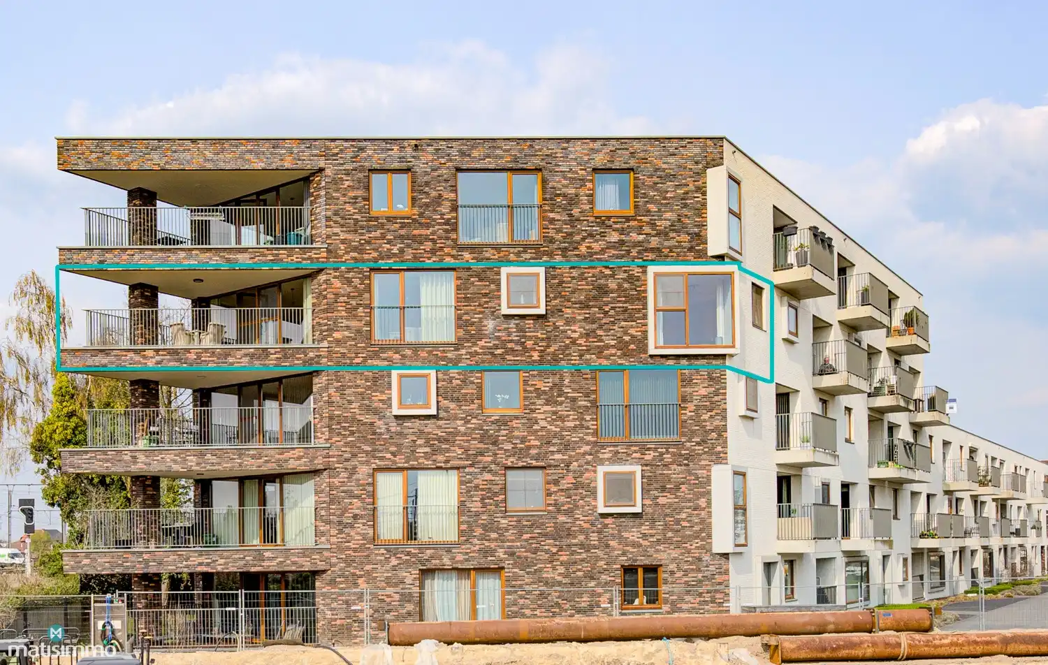 LUXUEUS AFGEWERKT APPARTEMENT MET 2 SLAAPKAMERS EN ZUIDGERICHT TERRAS VLAKBIJ HET CENTRUM VAN BILZEN (+ optioneel 3 autostaanplaatsen) foto {{pictureIndex}}