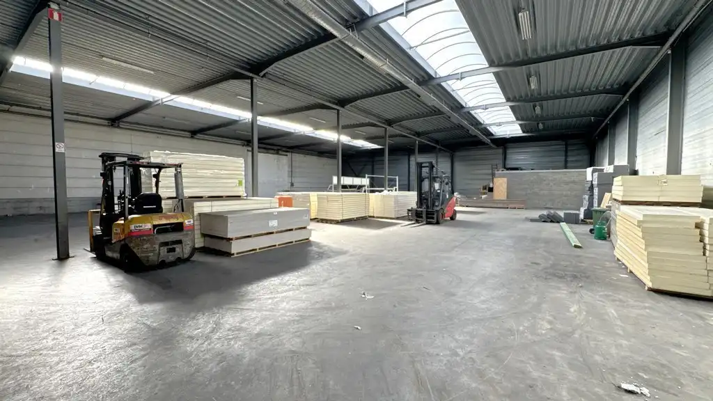Magazijn te huur in semi-industrieel complex Vaartkaai in Merksem foto 8