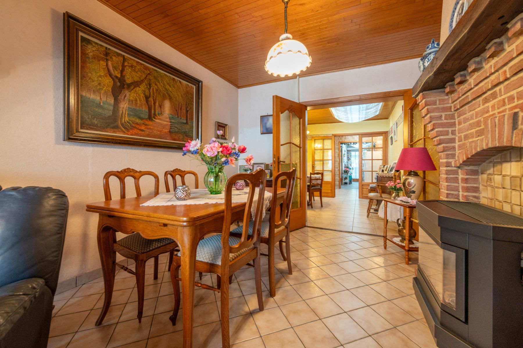 Ruime te renoveren woning met leuke tuin.  foto 4