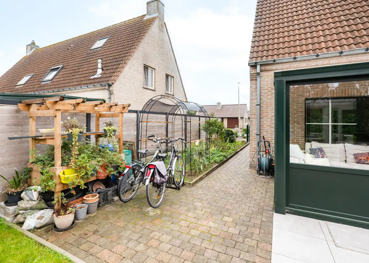 Instapklare halfopen woning met tuin en garage in Bredene foto 19