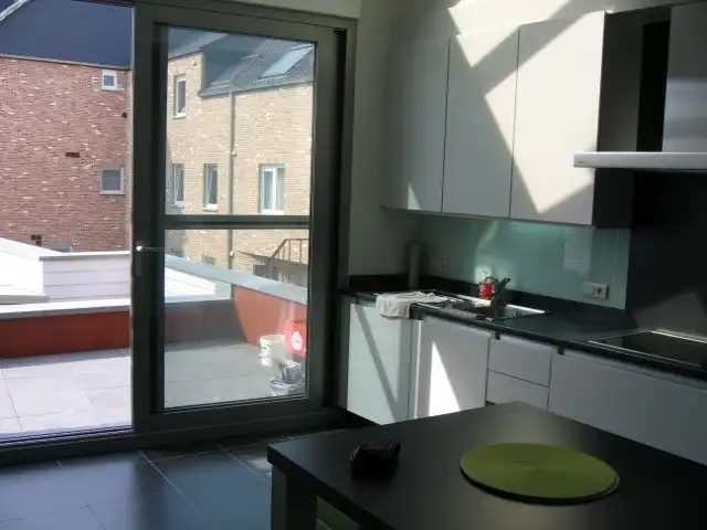 Stijlvol duplexappartement in centrum v Hoeselt met 1 slaapkamer en terras. Geen gemeenschappelijke onkosten foto 5