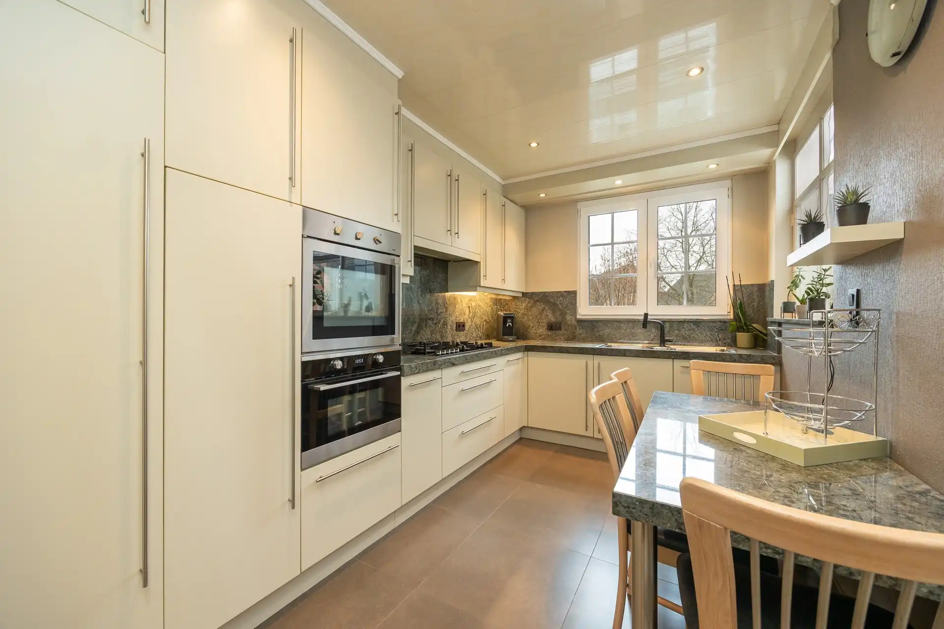 Ruime bel-etage (3-4 slpk) met garage en tuin in Wommelgem foto 2