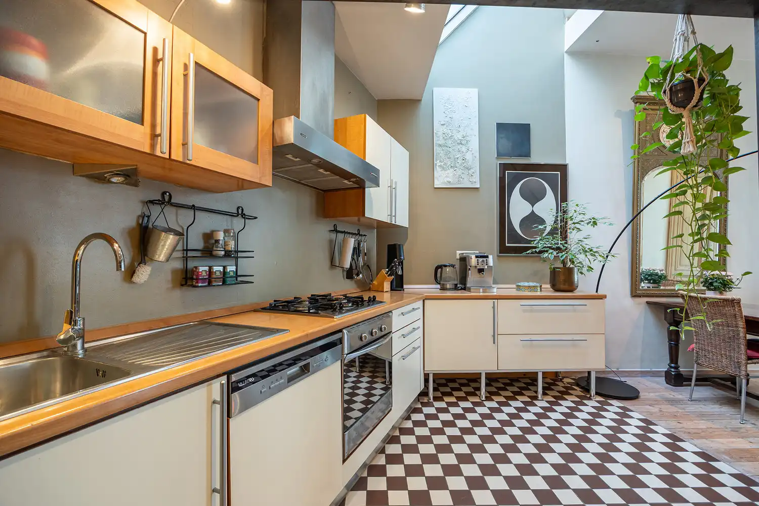 Karaktervol herenhuis met arte-déco aan de Dageraadplaats foto 13