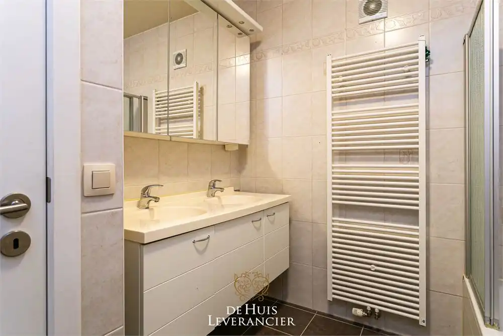 Energiezuinig modern appartement met lift en terras foto 11