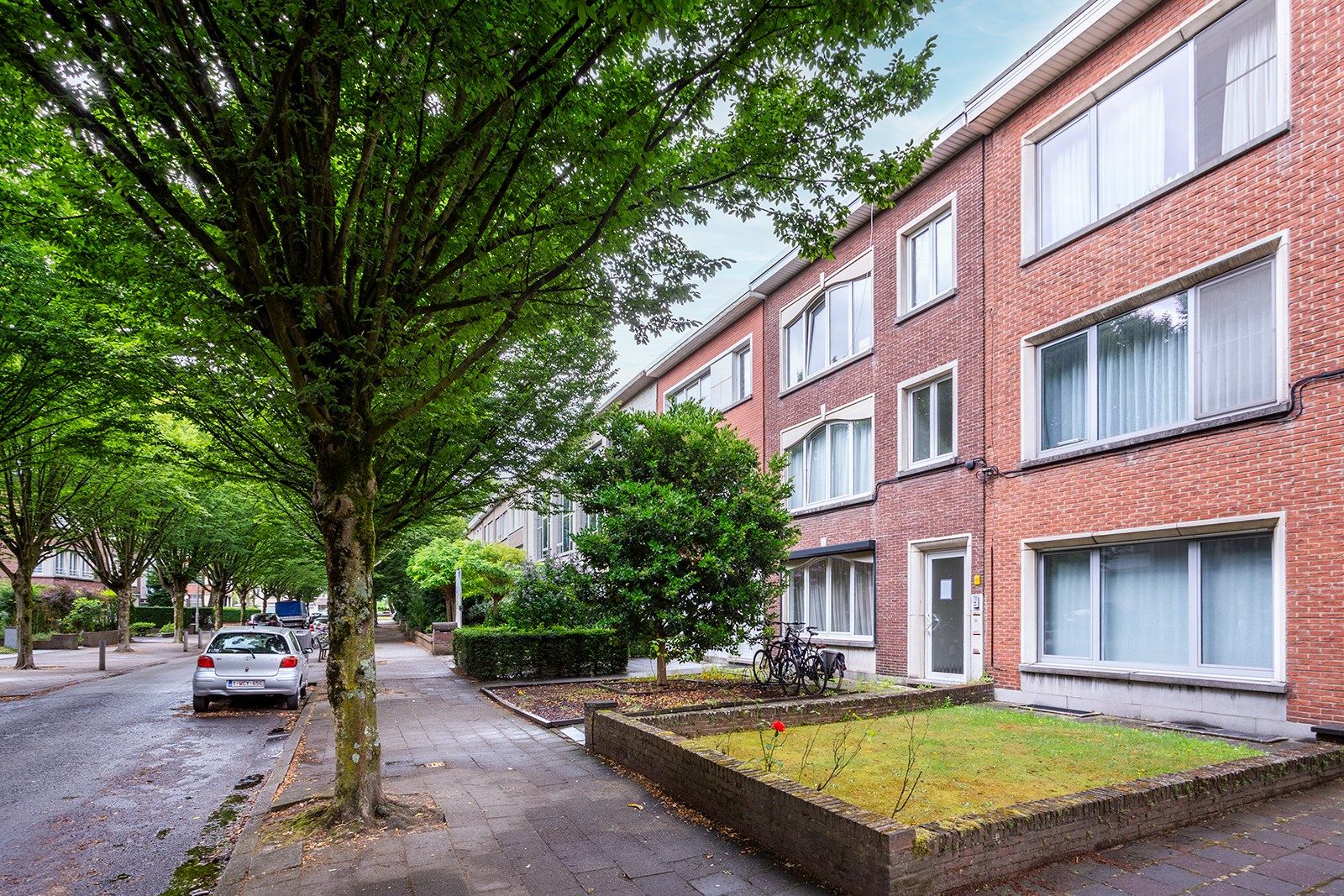 Licht en ruim appartement in rustige straat foto 2