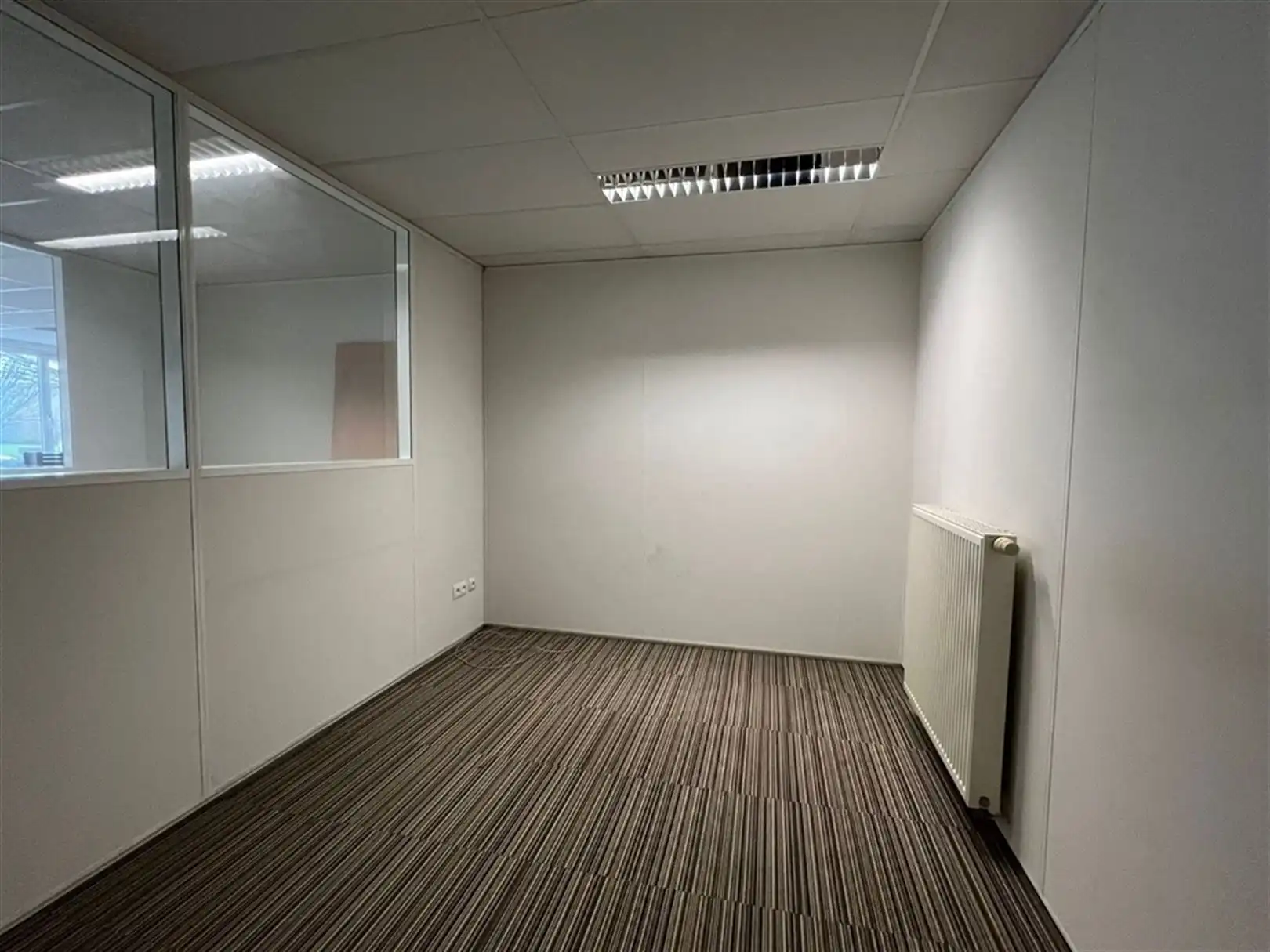Budgetvriendelijk instapklaar kantoor op gunstige locatie foto 5