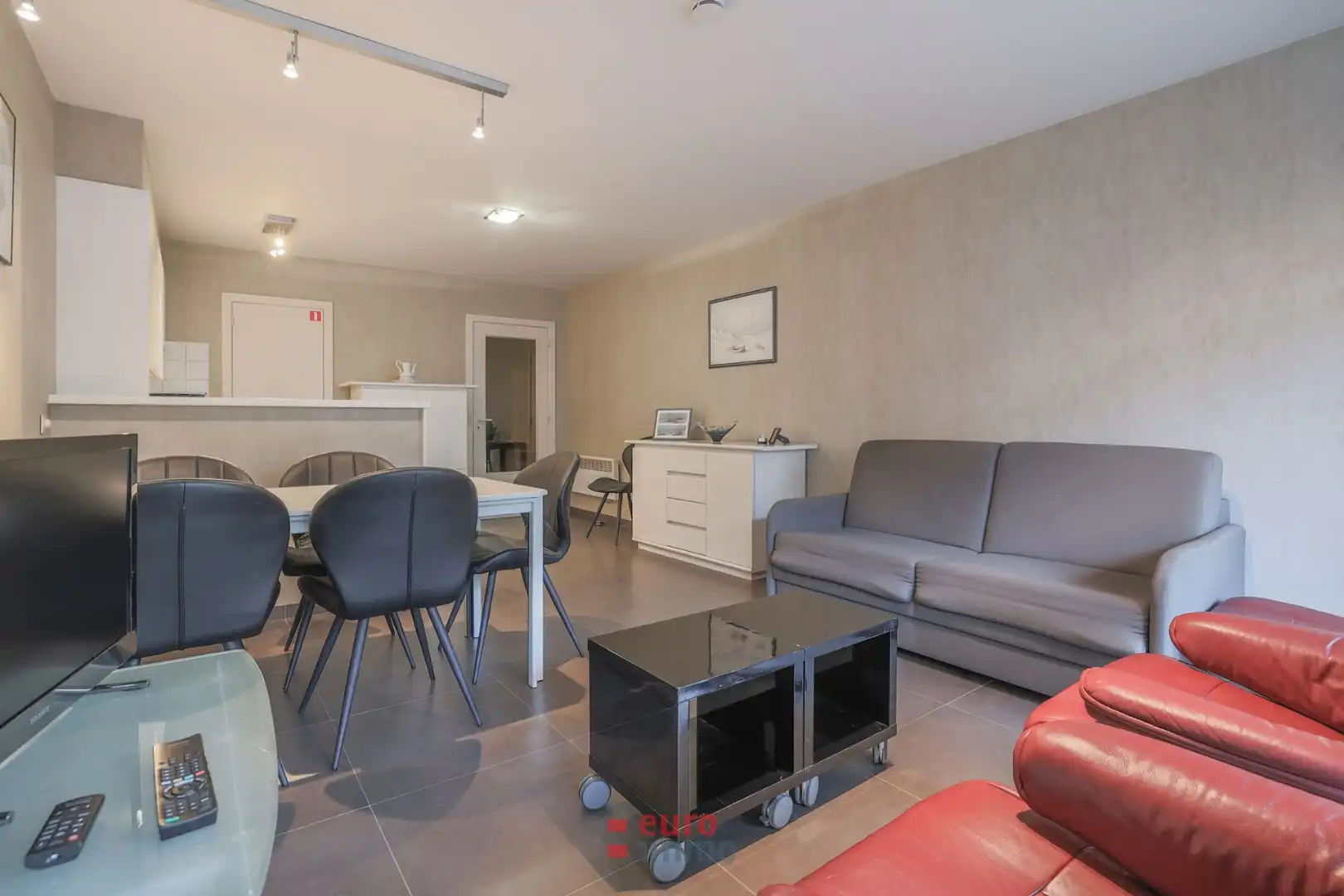 Zuid-west gericht appartement met 2 slaapkamers te koop in onze bruisende badstad! foto 4