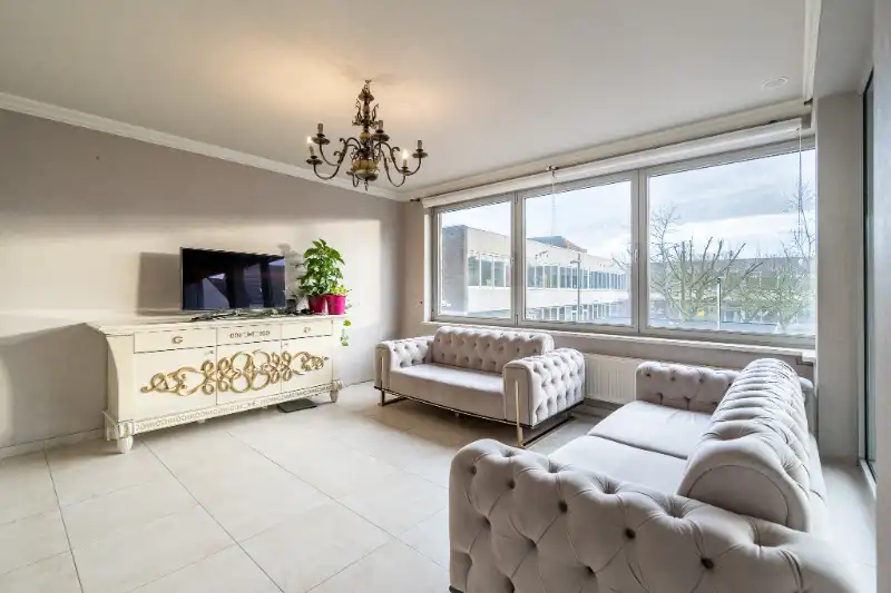 Ruim appartement (145m²) met 3 slaapkamers foto 4
