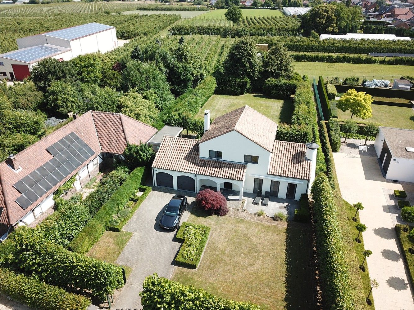 Instapklare villa met 3 slaapkamers en hoogwaardige afwerking foto {{pictureIndex}}