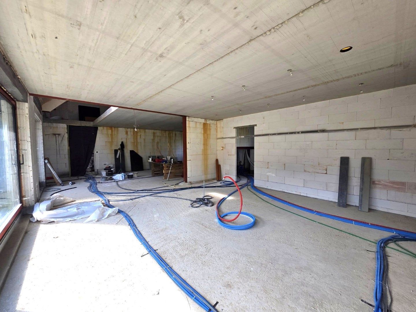 Ruime nieuwbouwvilla + hangar. foto 7