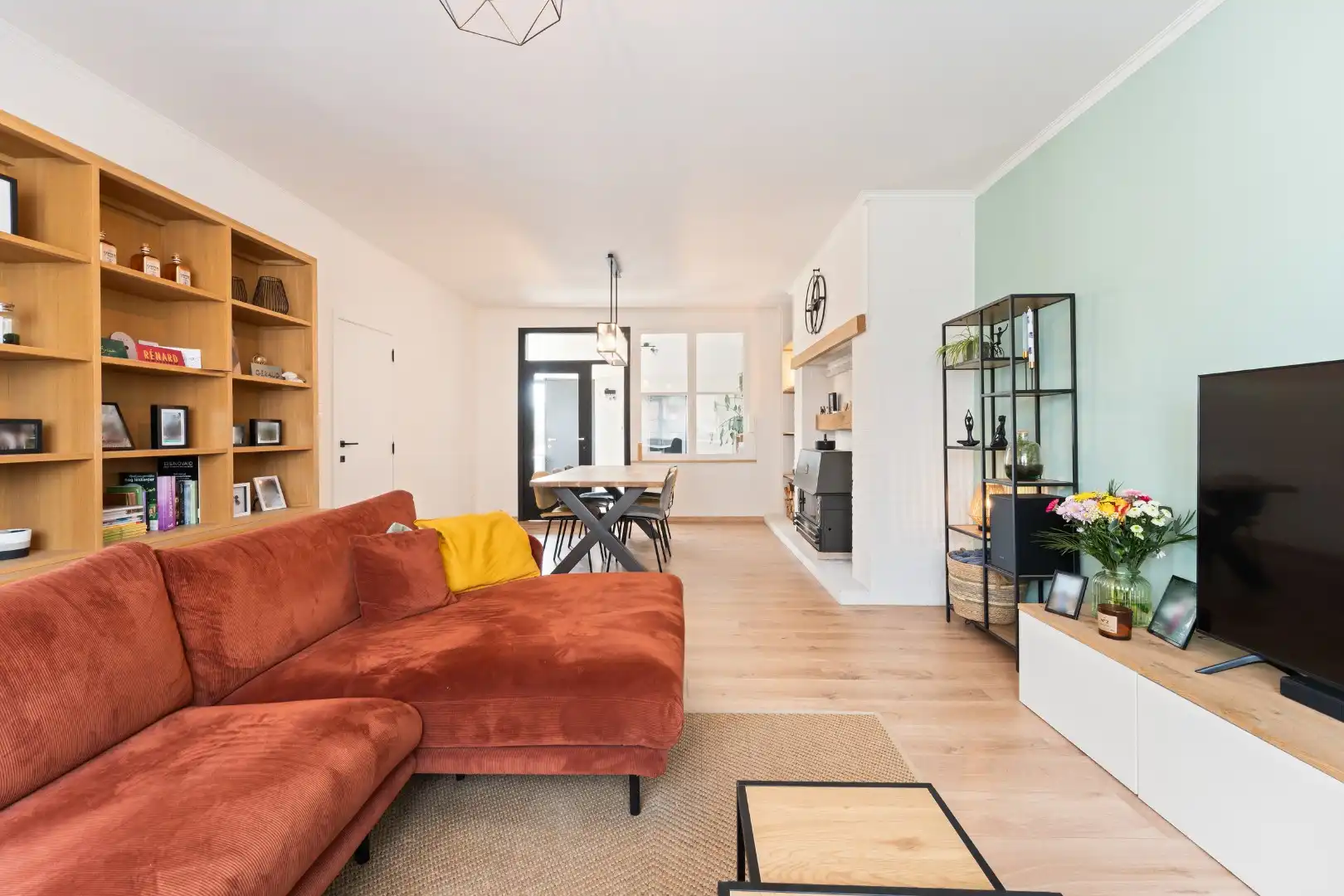 Halfopen bebouwing met tuin op ruim perceel van 806 m² te koop in Nevele foto 3