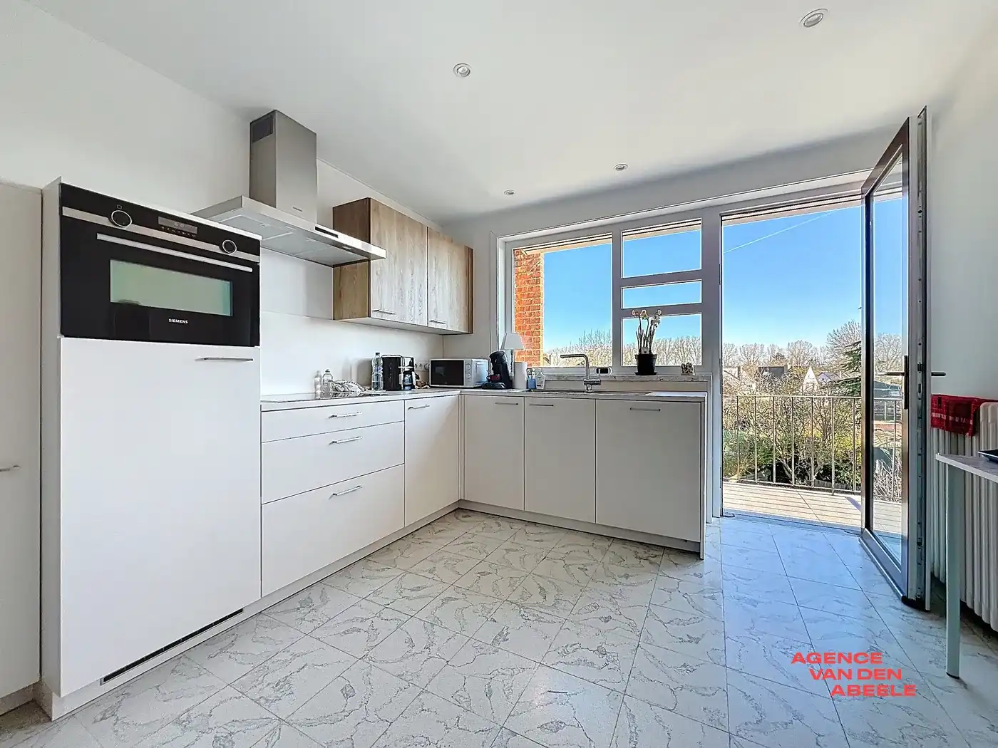 Instapklaar appartement met 2 slaapkamers en terras  foto 4