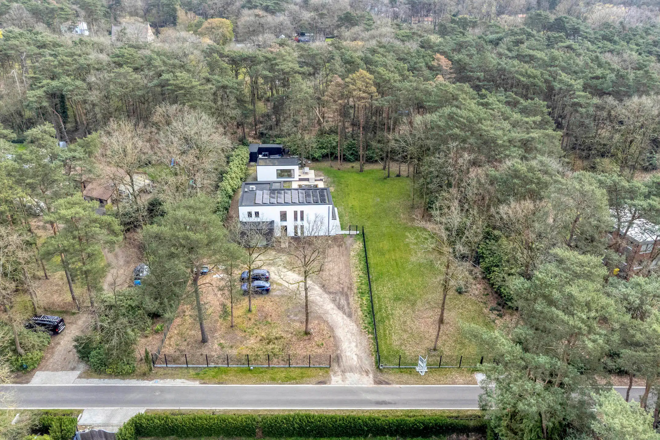 Riante villa met bijgebouw en aangrenzende bouwgrond op uniek perceel  foto 4