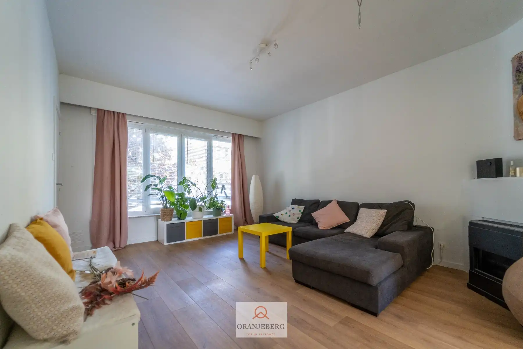 Gezellig 2 slaapkamer appartement nabij Gent-Sint-Pieters met terras en 2 kelderbergingen foto 8