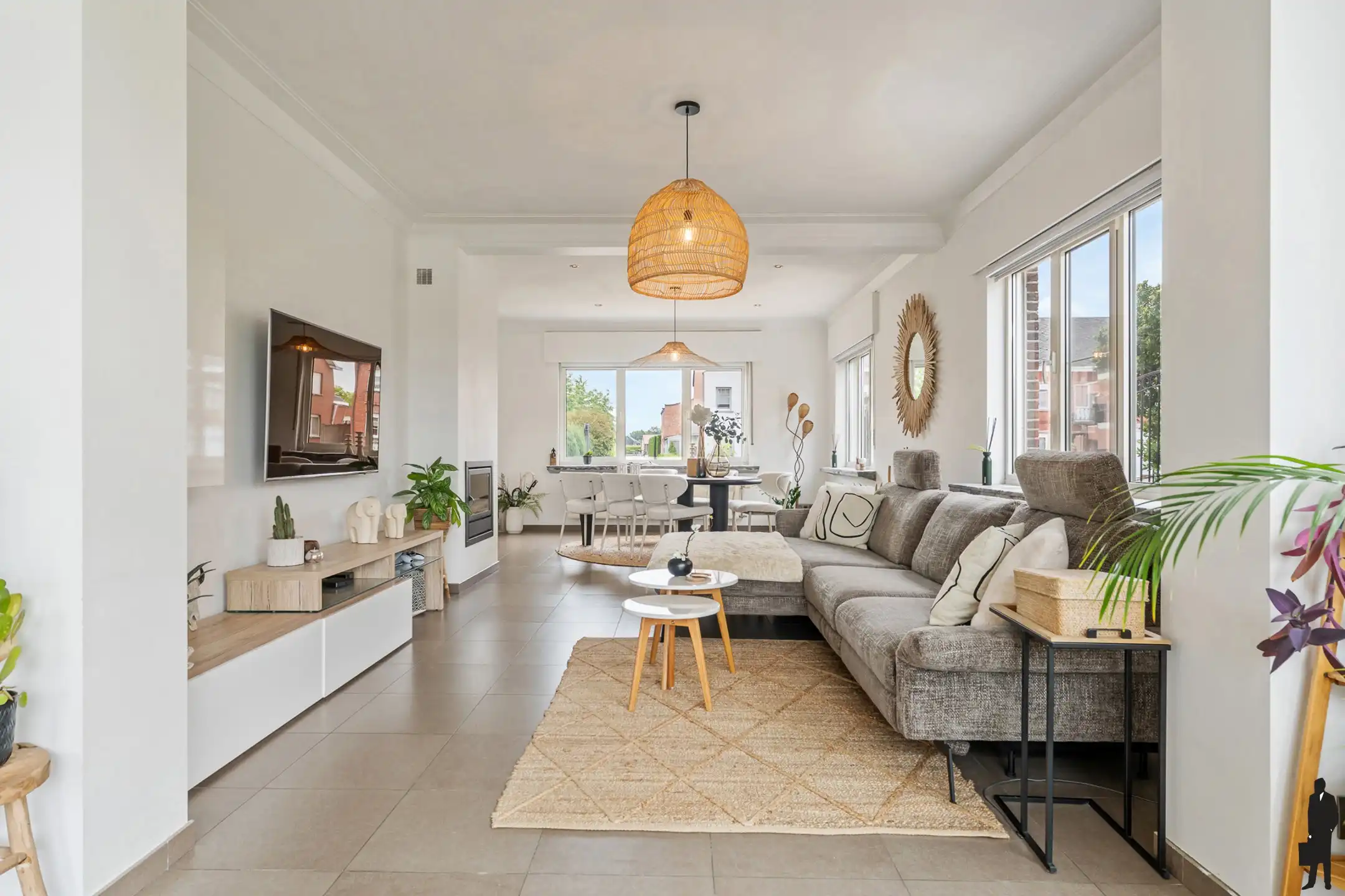 Ruime instapklare woning met garage en open zicht op 1849m². foto 2