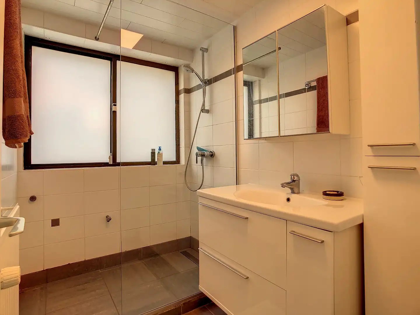 Goed gelegen gerenoveerd appartement met twee ruime slaapkamers, terras (25 m²) en garagebox - bewoonbare oppervlakte 73 m²        foto 6