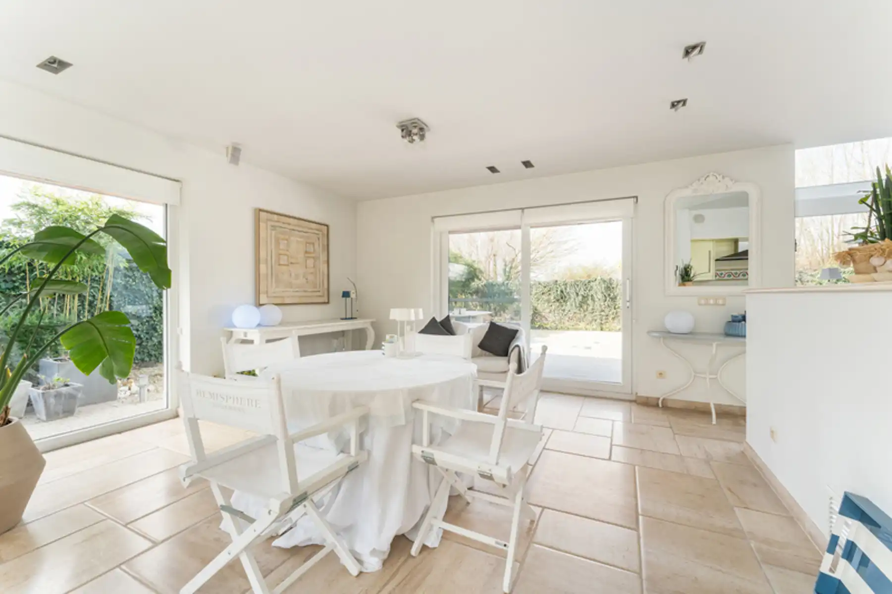 Lichtrijke en residentieel gelegen villa  foto 11