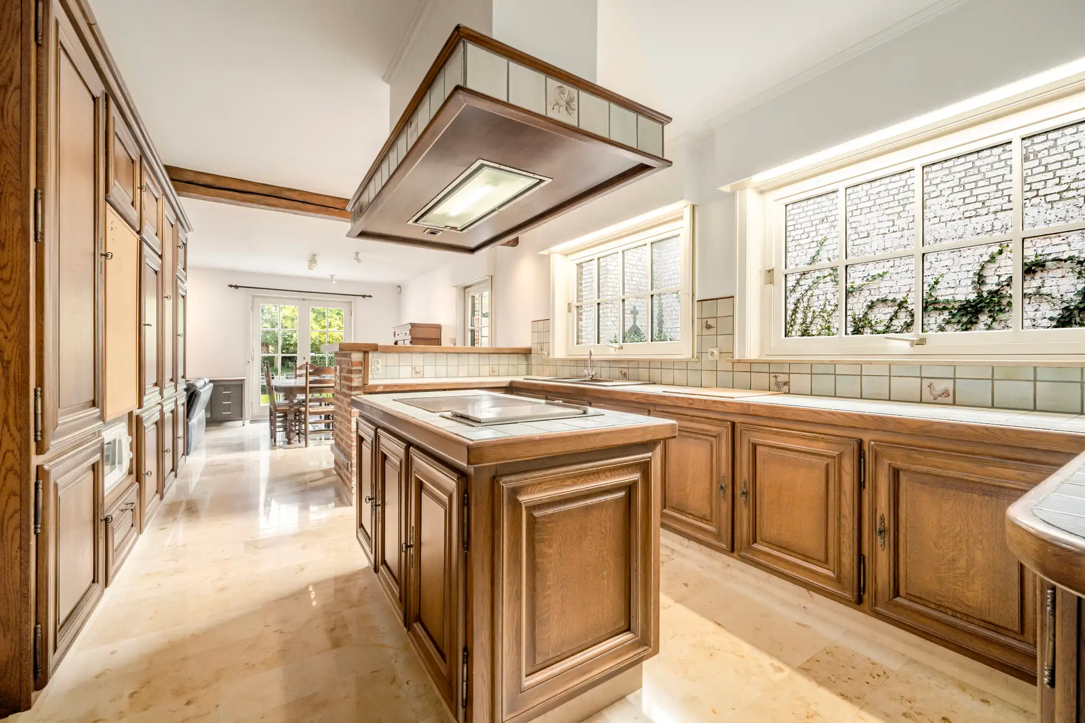 Charmante herenwoning met uitweg achteraan (3 garages).  foto 13