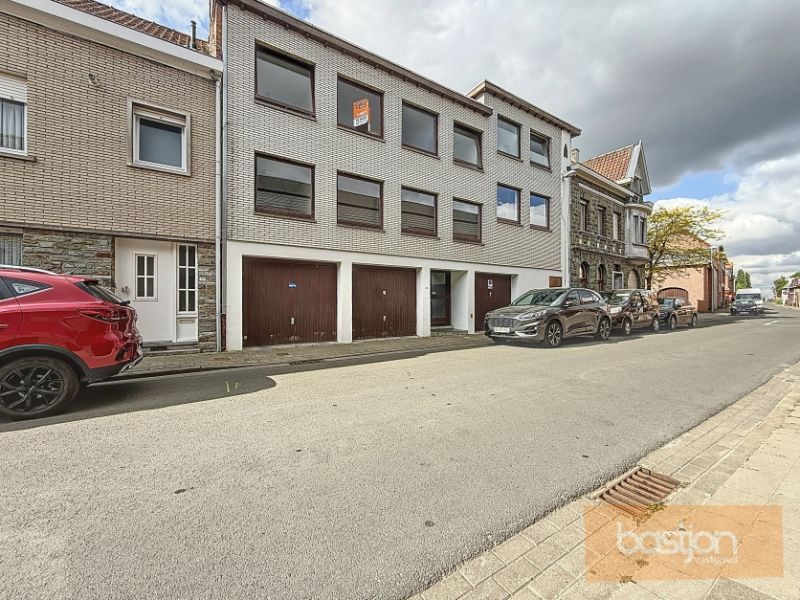 Instapklaar appartement met garage. foto 9