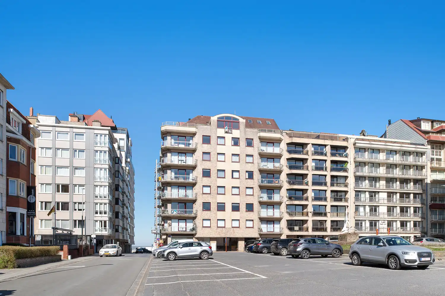 Uitzonderlijk duplex appartement met 4 slaapkamers en groot terras net achter de Zeedijk in Duinbergen foto 29