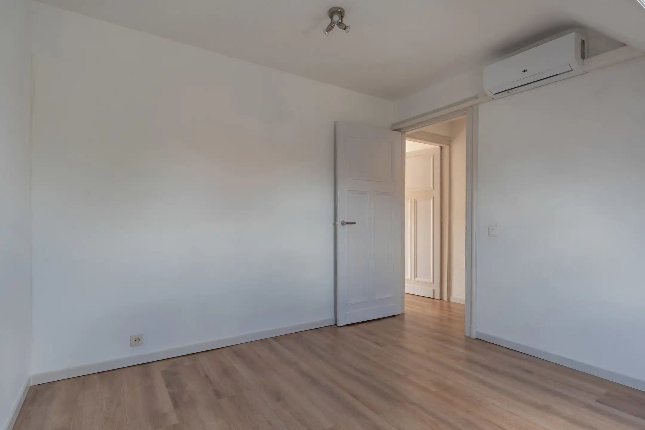 Volledig vernieuwde (2025) 2 slaapkamerwoning  (A label) foto 17