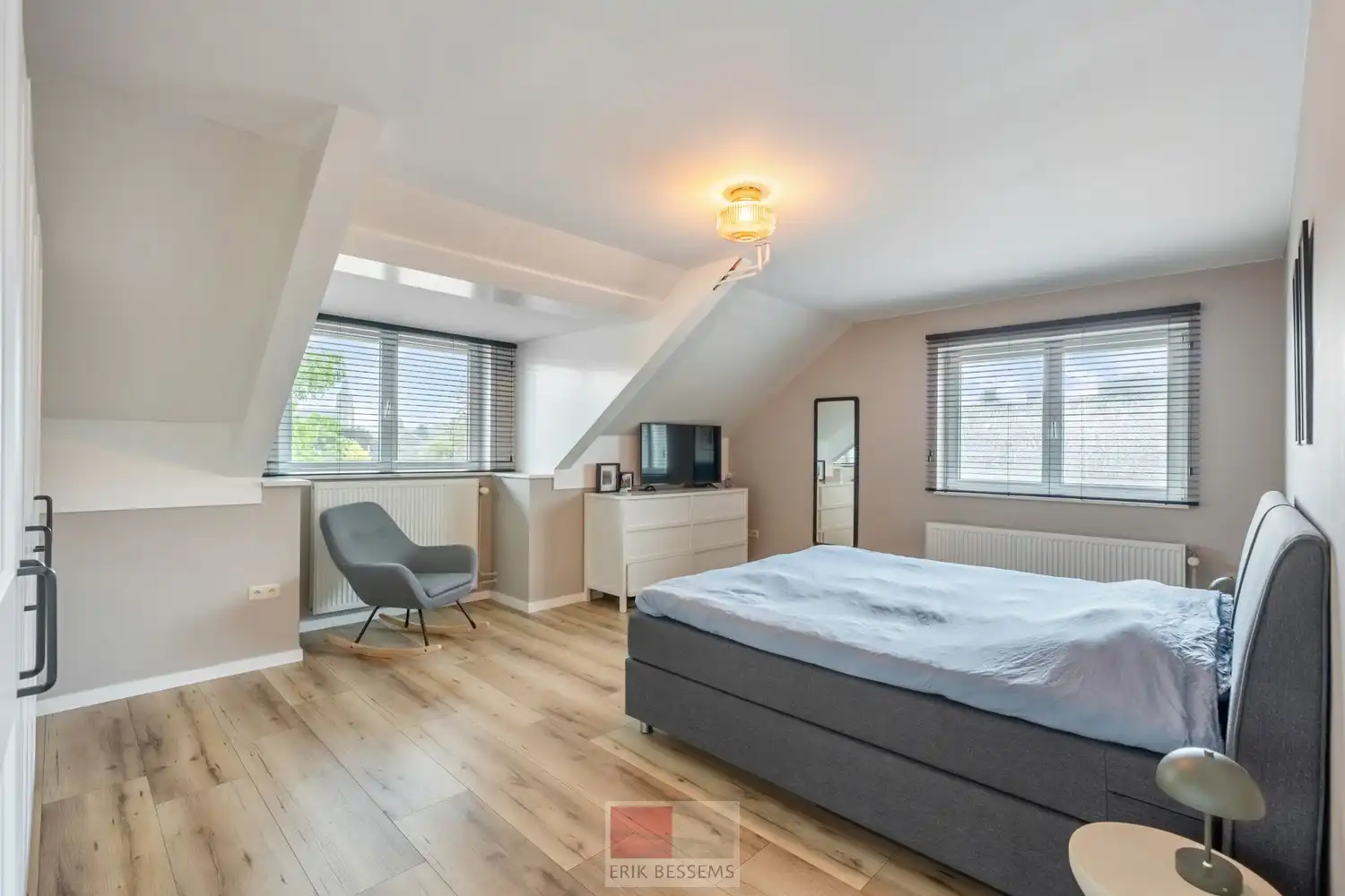 Instapklare gezellige vrijstaande woning met een woonopp. van circa 185 m2 op een perceel van 17a53ca foto 27