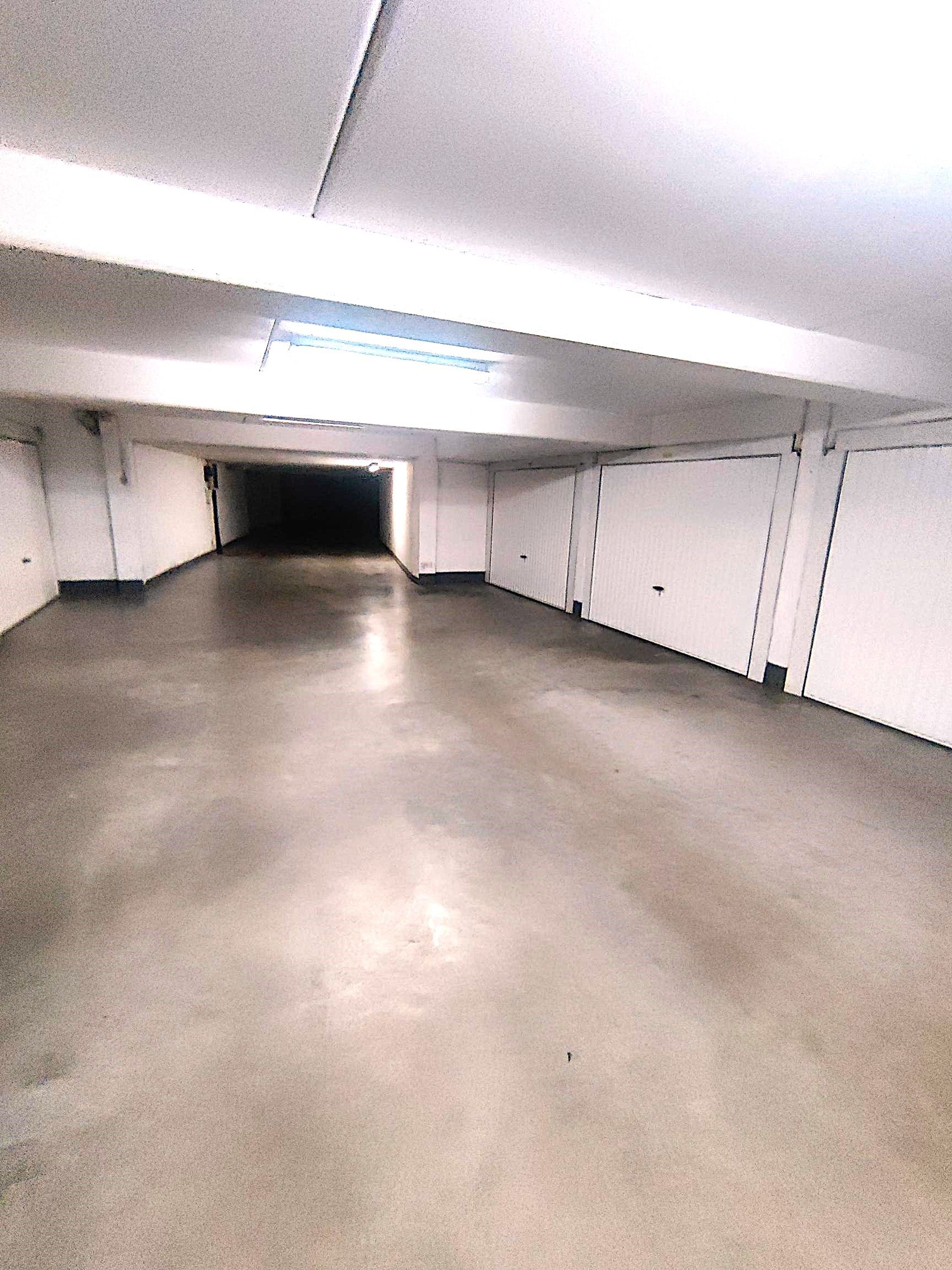 **Garagebox te Middelkerke (De Warande) gelegen op het domein "Golf Azur". foto 3