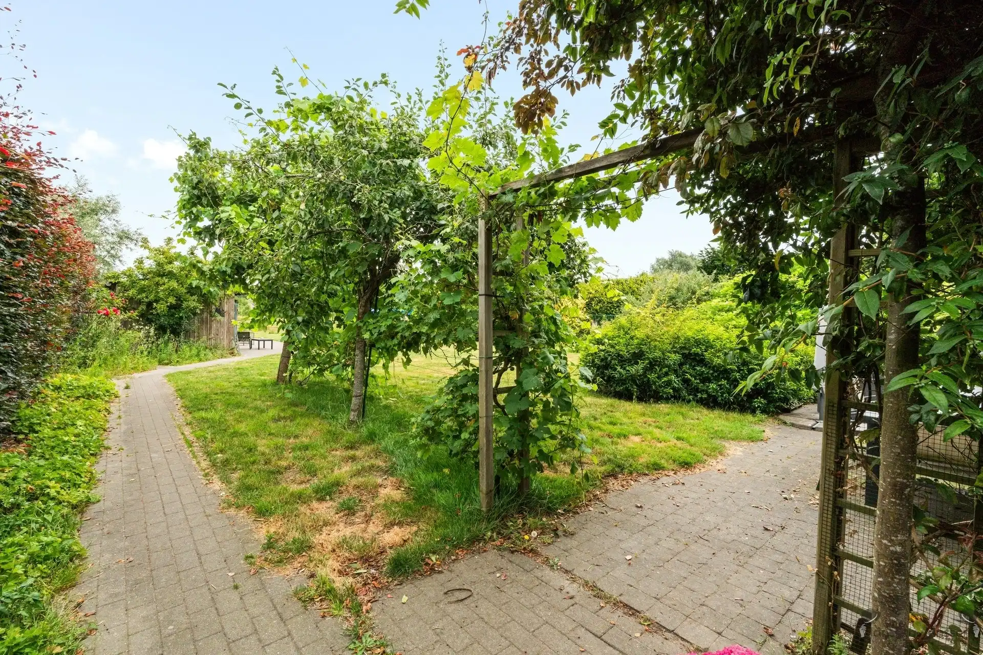 Moderne gezinswoning op een perceel van 6.940 m² met paardenaccommodatie foto 19