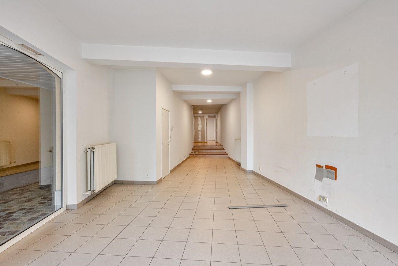 Opbrengsteigendom: commercieel pand en 2 appartementen : CENTRUM foto 3