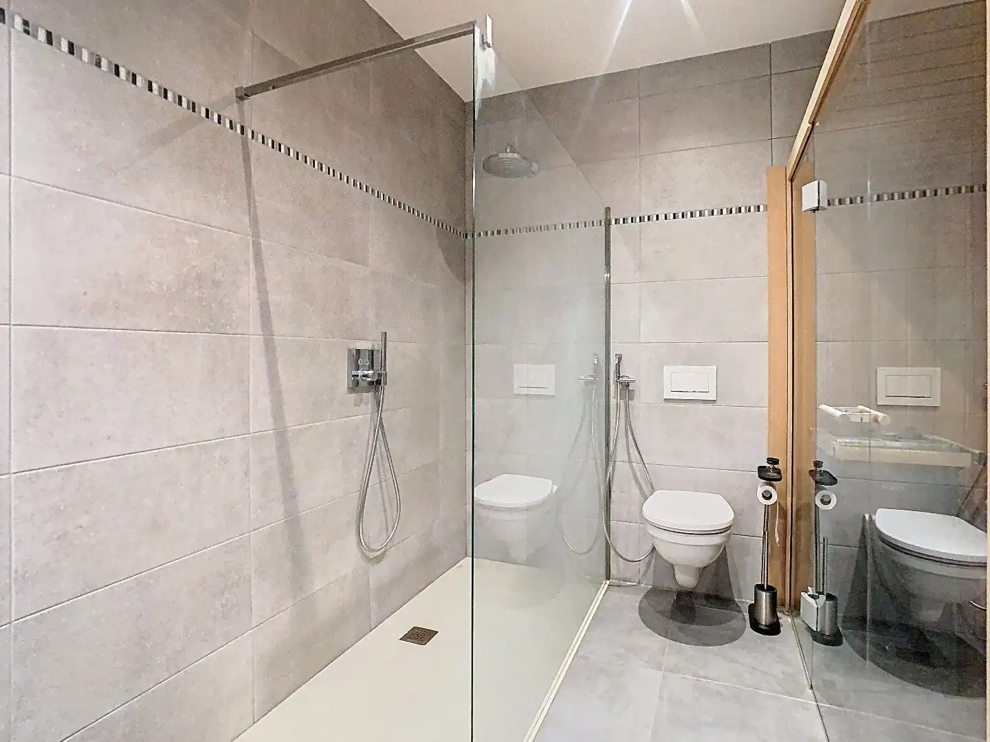 Recent gelijkvloers appartement met tuin, 2 slaapkamers en dressing foto 15