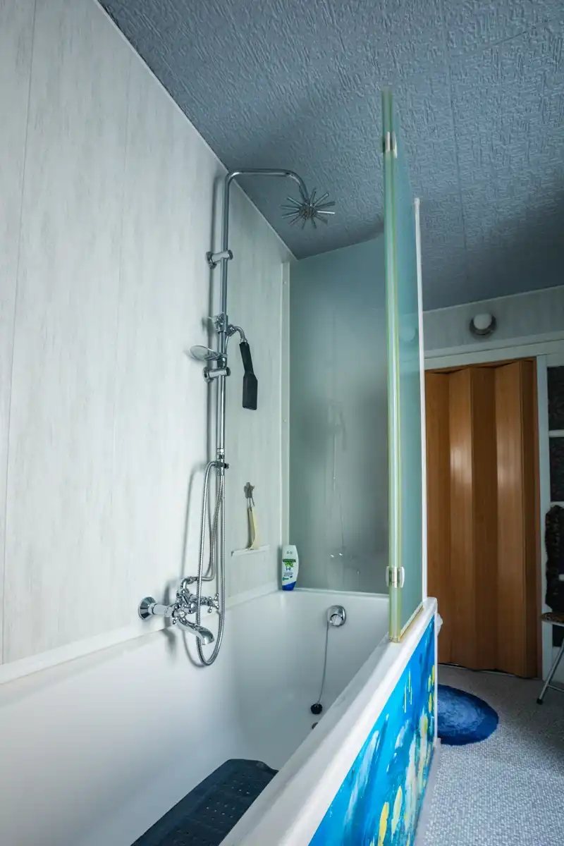 Rustig gelegen woning met 3 slaapkamers en tuinterras op een steenworp van het albertpark en de Leieboorden. foto 11