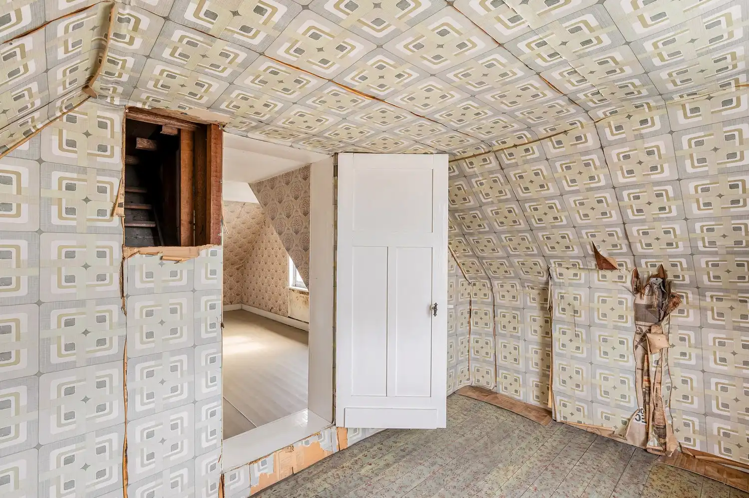 TE RENOVEREN WONING MET 3 SLPKS, PRACHTIGE TUIN + ACHTERLIGGENDE STAANPLAATS foto 21