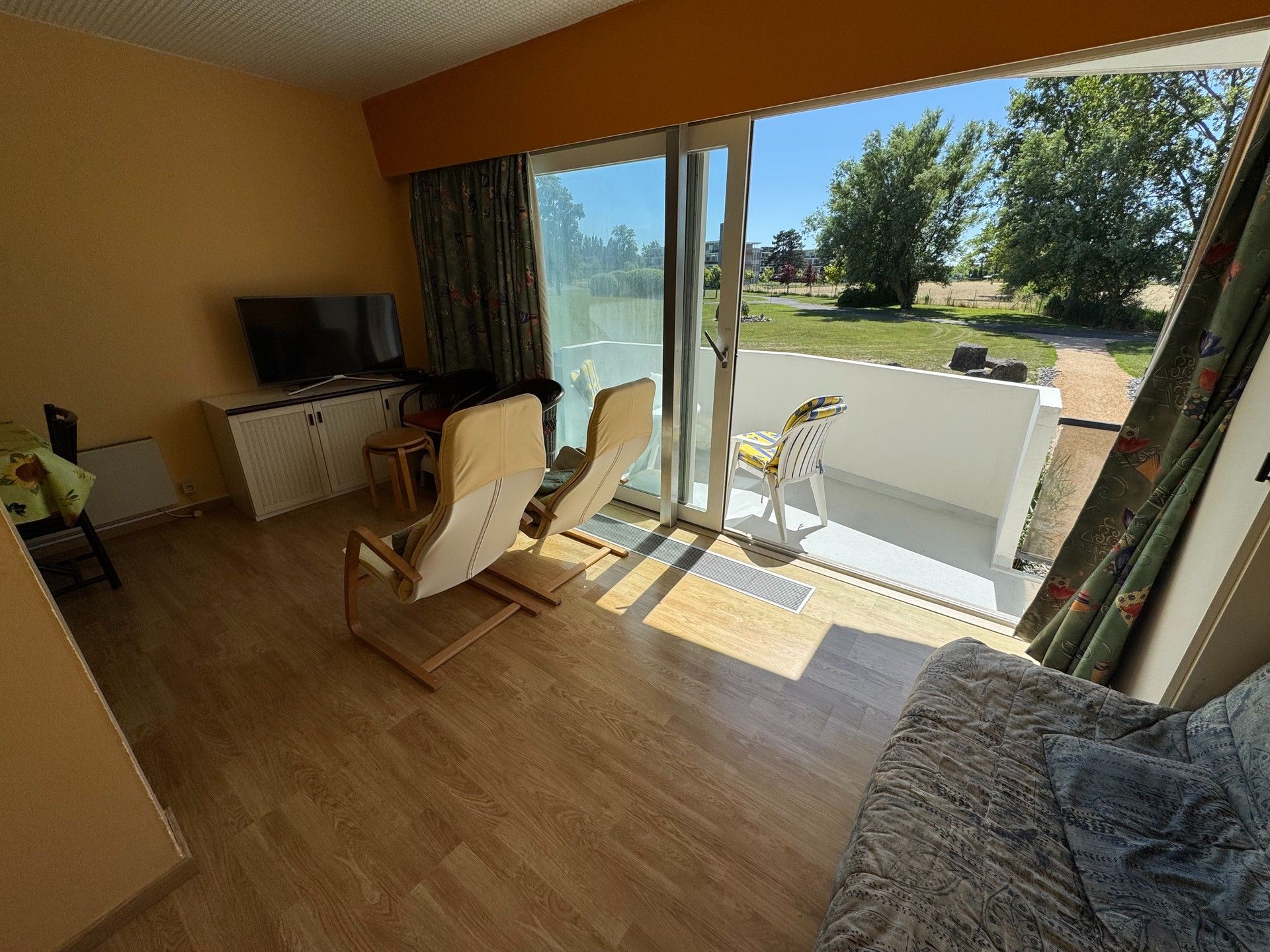 Studio met 2 slaapkamers te koop in het Park Atlantis te De Haan. foto 3