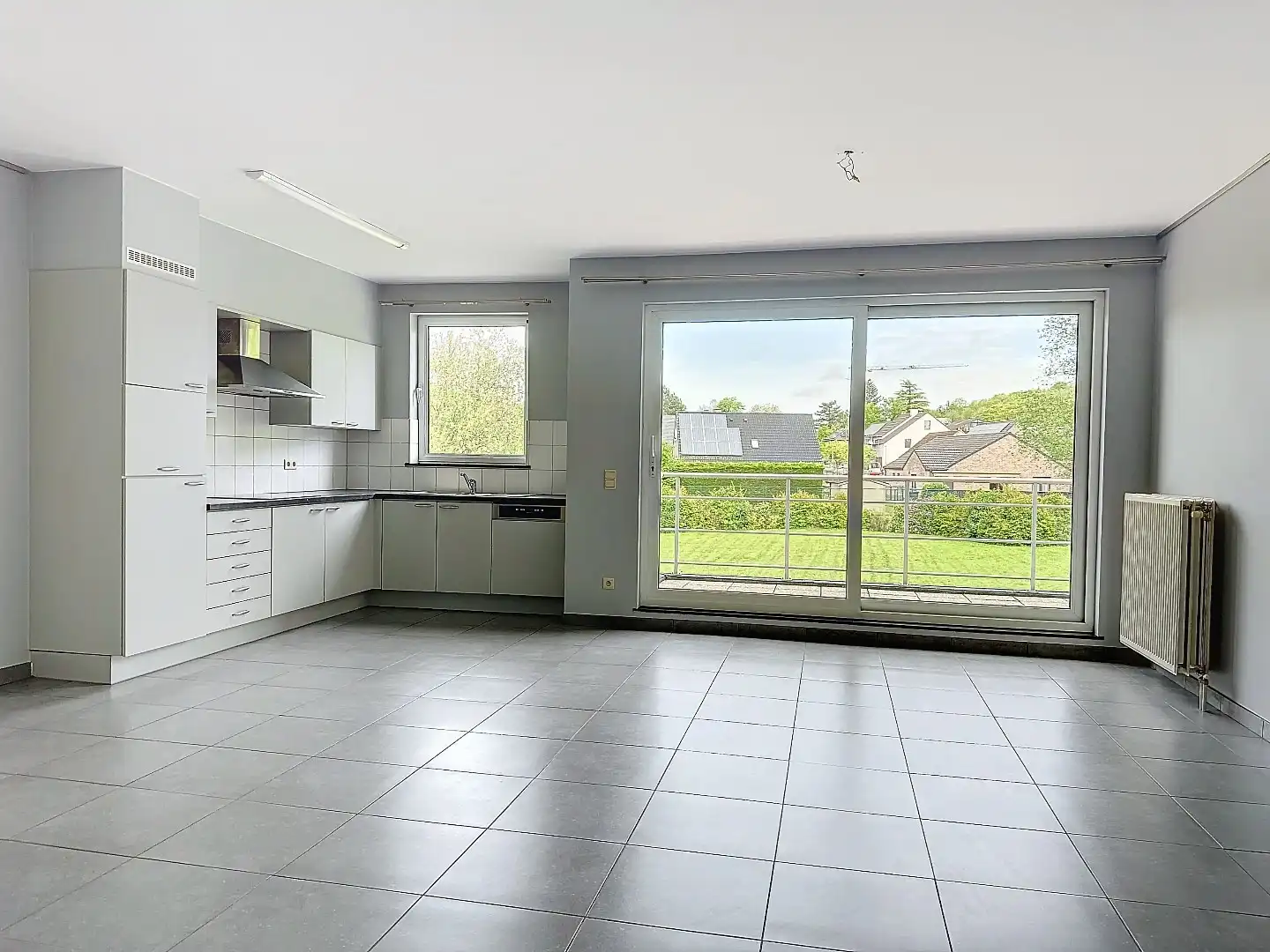 Instapklaar appartement met terras en garagebox! foto 2