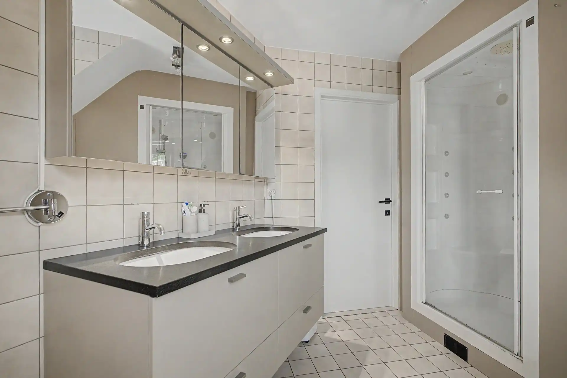 Instapklare Halfopen bebouwing in groene omgeving foto 22