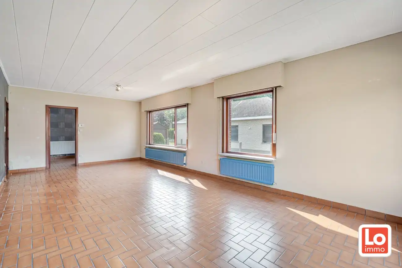 VERKOCHT! Degelijke open gelijkvloerse bebouwing met inpandige garage op een toplocatie in Lochristi! foto 9