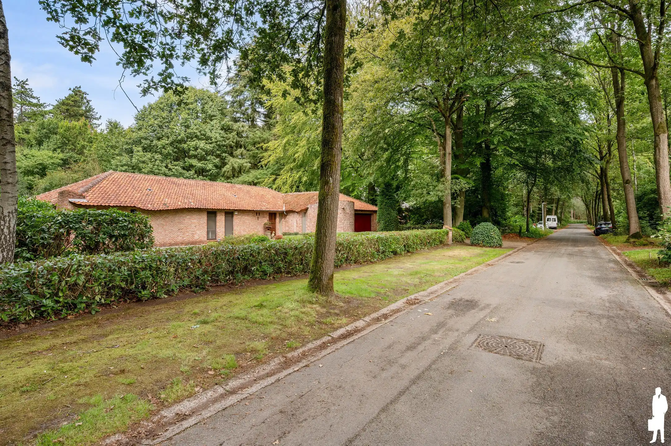 Karaktervolle gelijkvloerse villa op ca. 2.000 m² in zeer rustige, gegeerde en autoluwe wijk Dennendael en dichtbij het natuurgebied foto 64