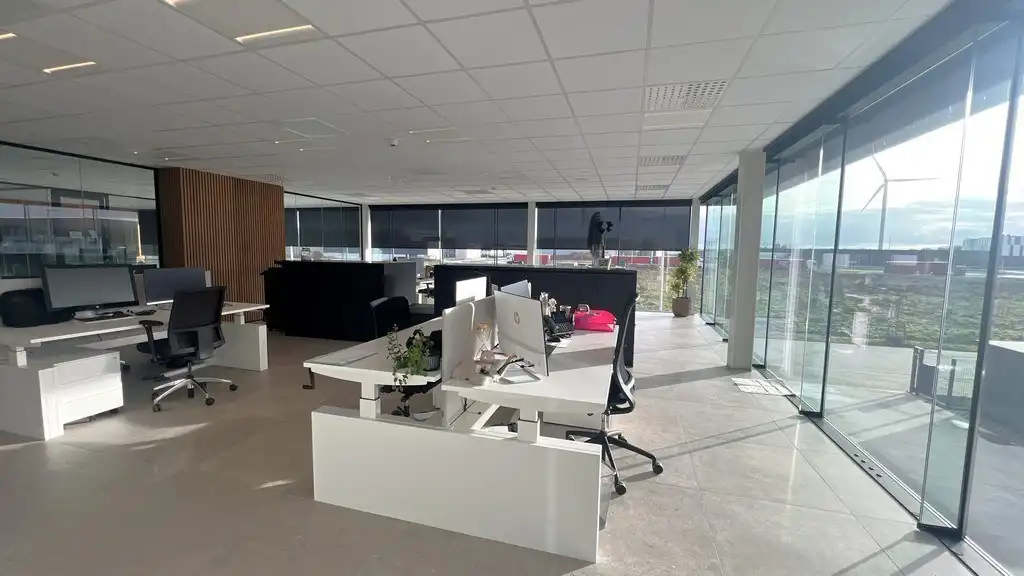 High-end bedrijfsgebouw te huur op bedrijventerrein E17/4 in Lokeren foto 3