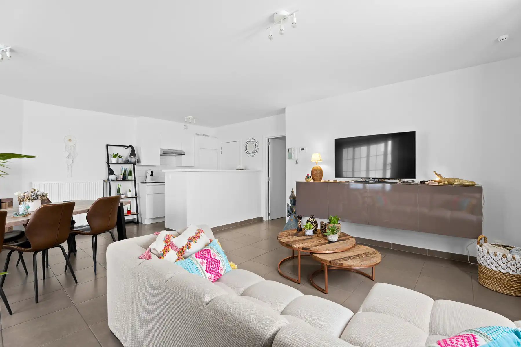 Lichtrijk en instapklaar wonen in hartje Wakken. foto 4