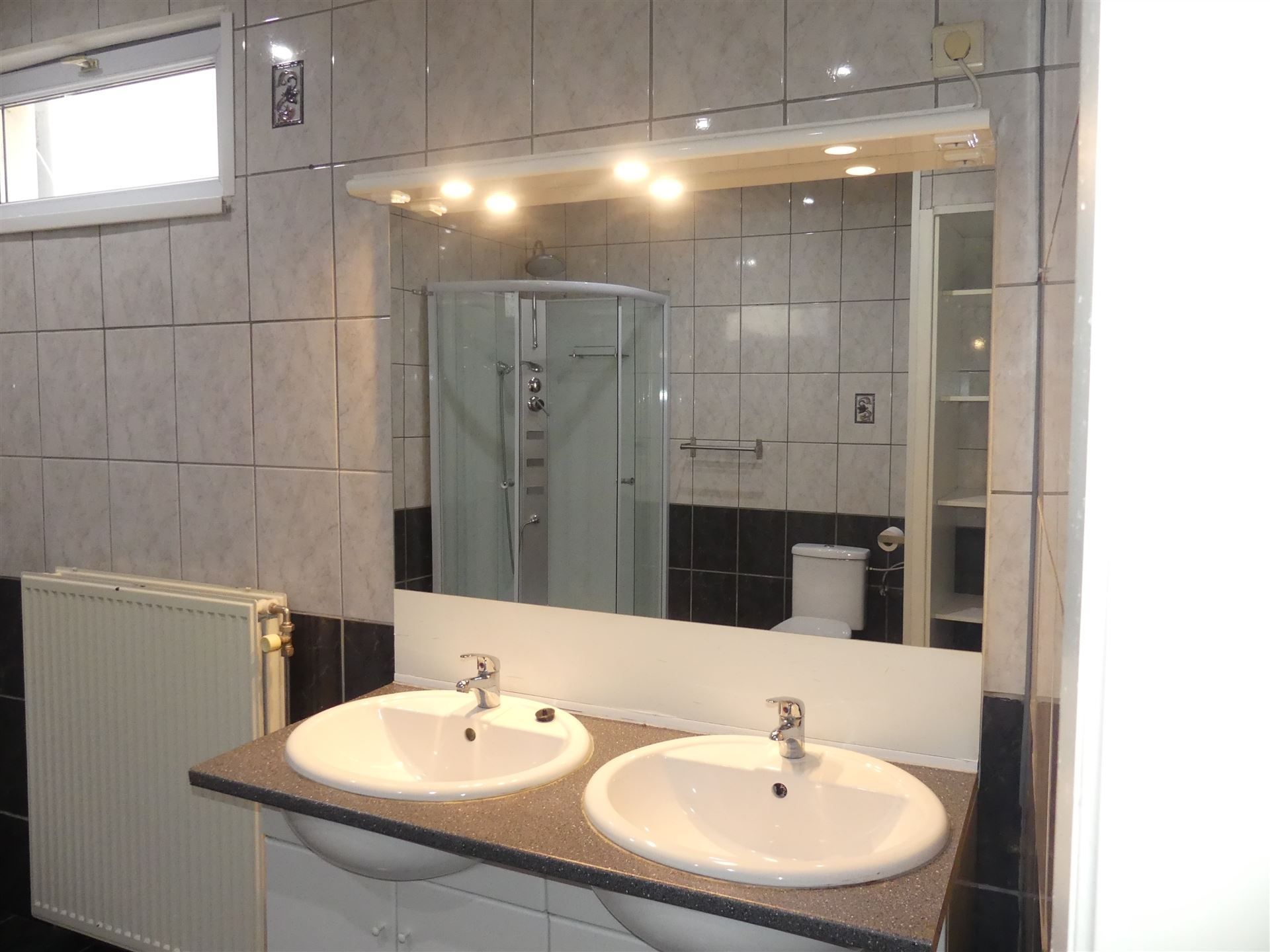 Opbrengstwoning bestaande uit 2 appartementen! foto 7