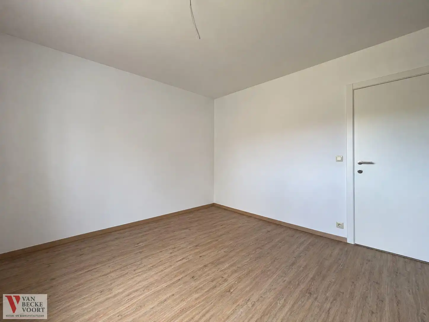 Lichtrijk gelijkvloers appartement met ruim terras foto 8