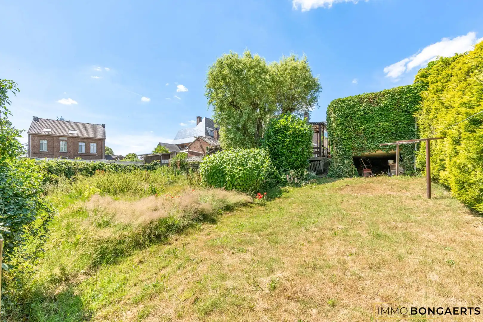 Ruime woning met 3 slaapkamers foto 25