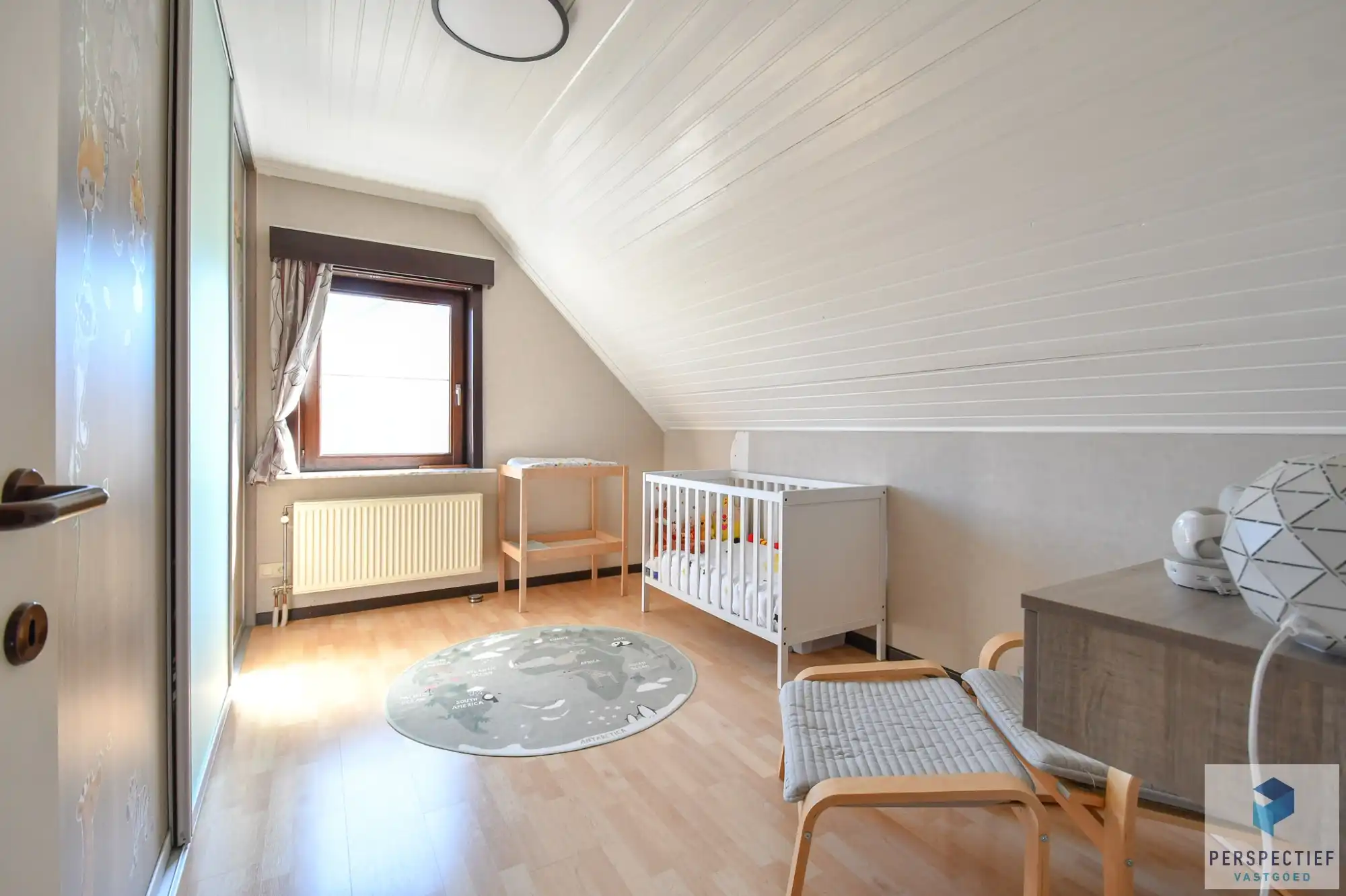 Centraal gelegen ruime woning met 3 slaapkamers - garage en grote tuin op 615 m² foto 19