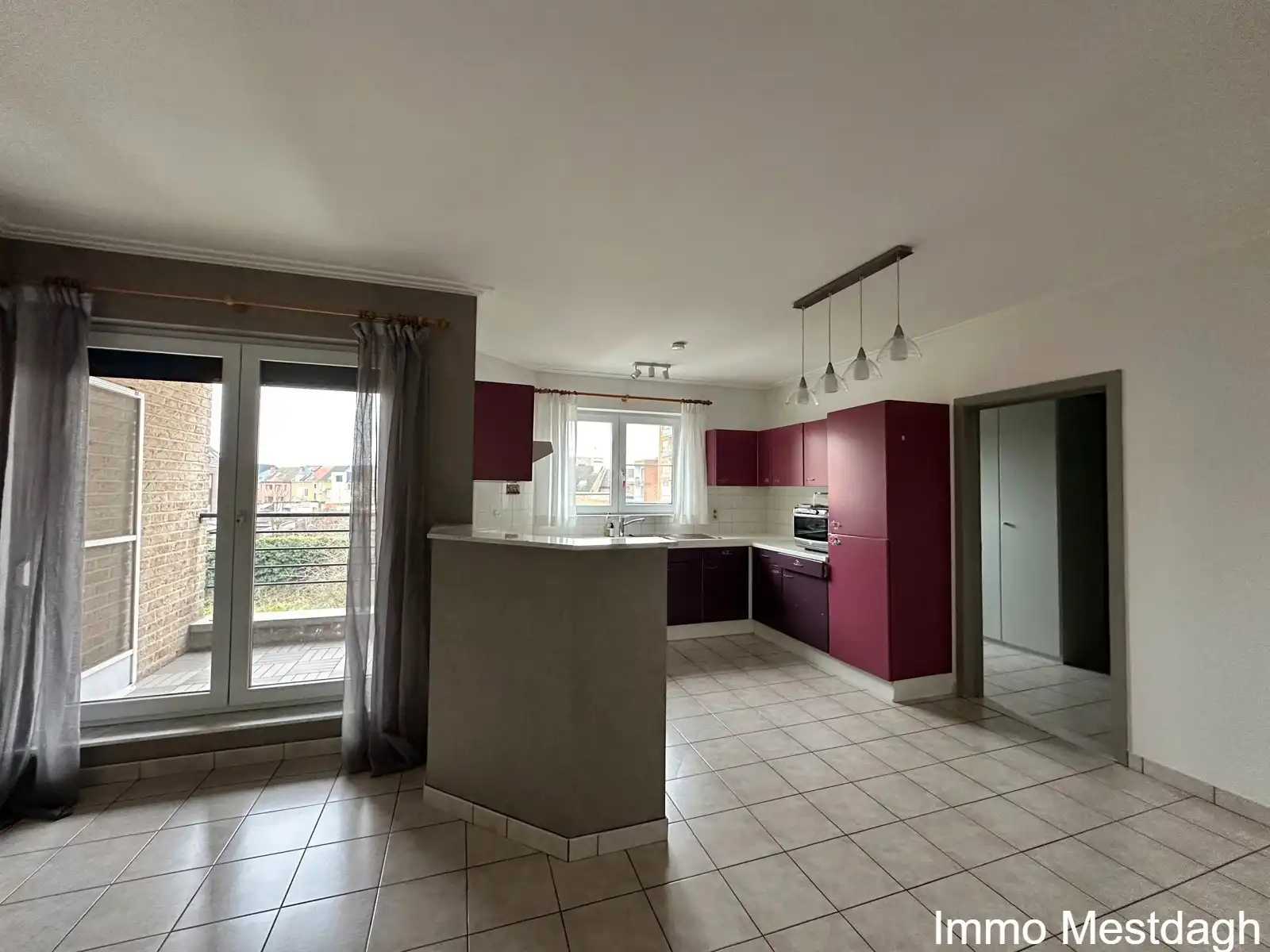 Ruim Appartement met Garage, 2 slaapkamers en terras foto 13