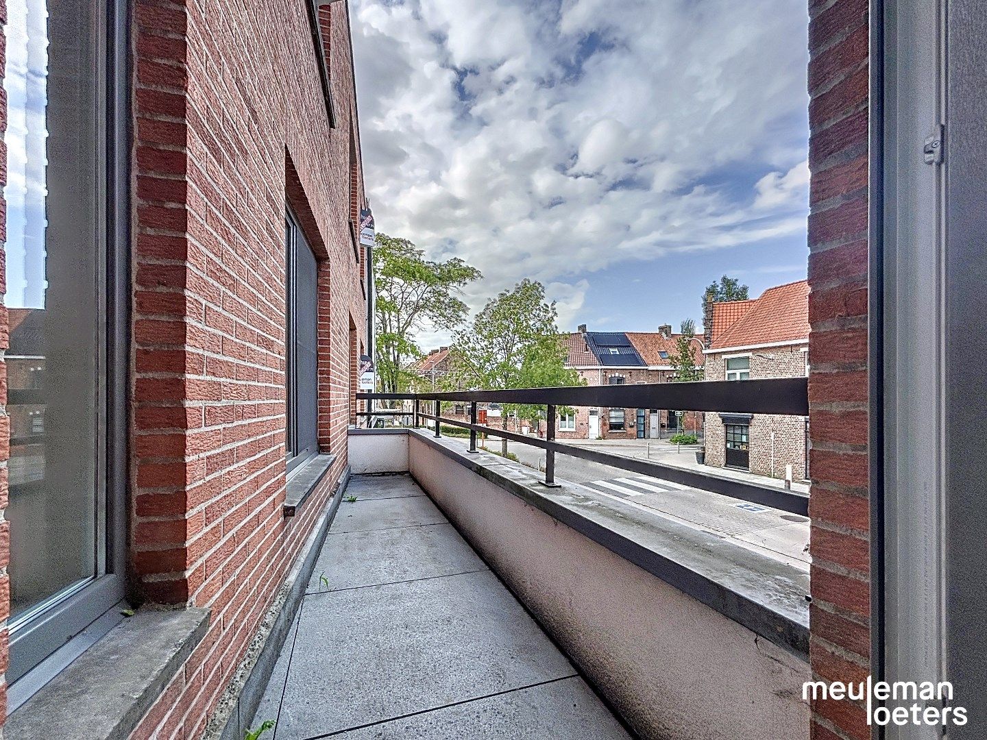 Lichtrijk appartement met drie slaapkamers foto 2