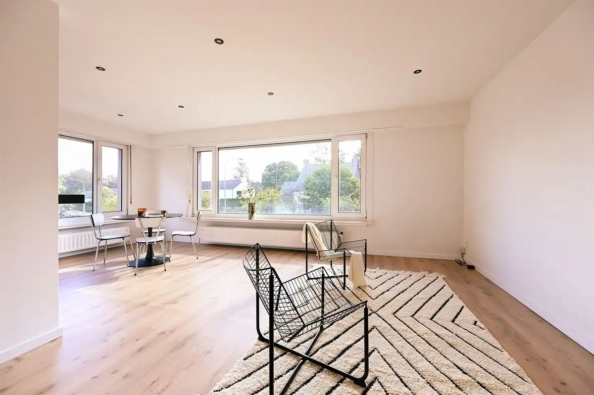 Lichtrijk te renoveren hoekappartement in hartje Brasschaat foto 13